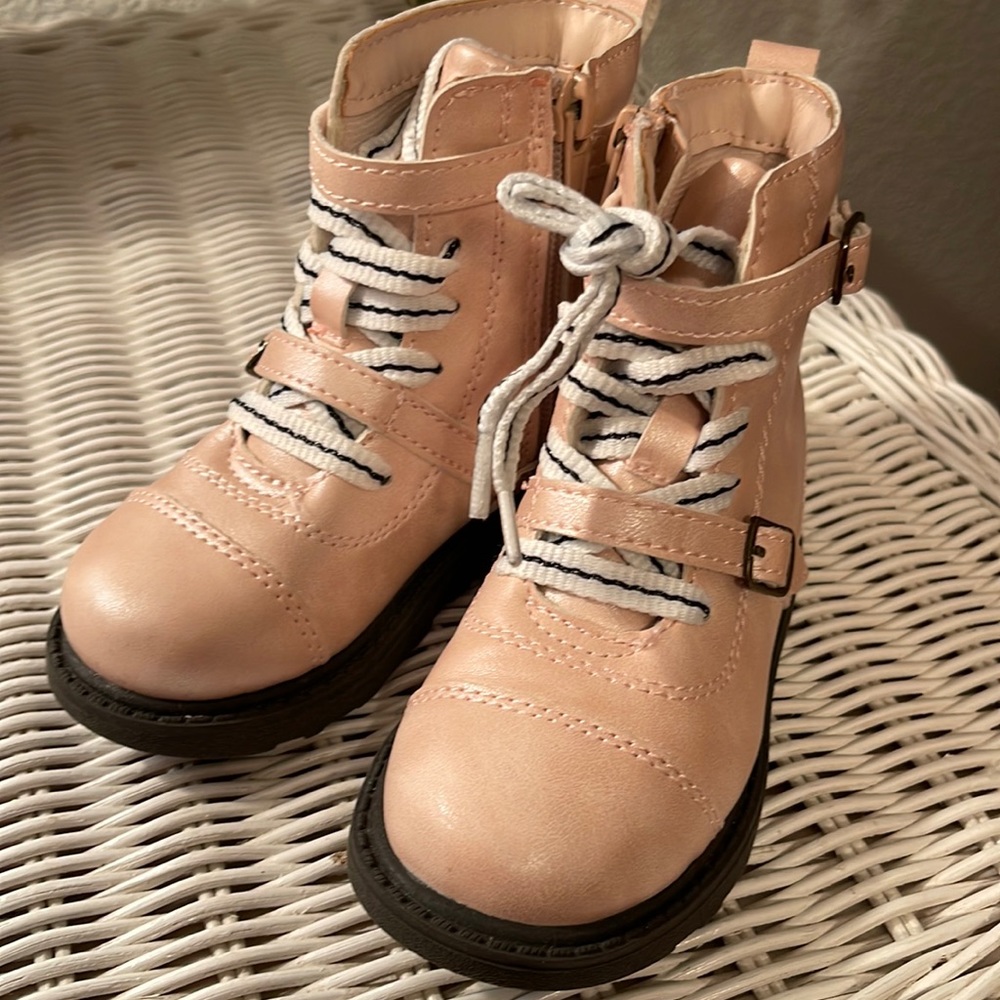 CARTERS “Lydia” pink (pearlized) bootie. Size 6 (toddler girl). New, unworn.